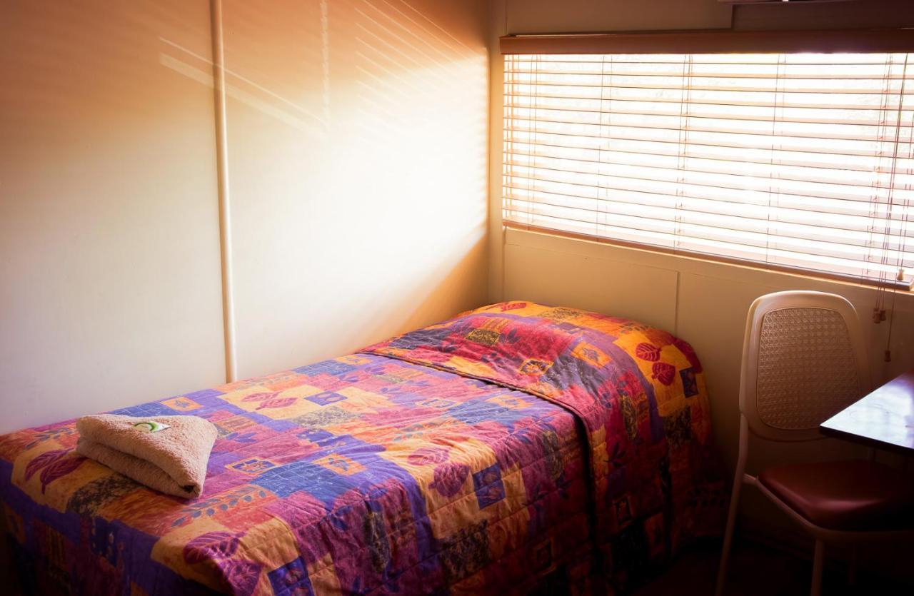 Todd Tavern Hostel อลิซสปริงส์ ภายนอก รูปภาพ